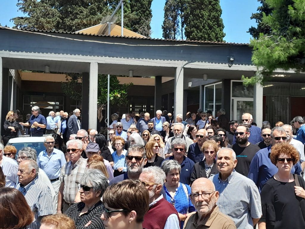 ΠΑΤΡΑ - ΦΩΤΟ: Ετσι αποχαιρέτησε η πόλη τον Ορέστη Σκαλτσά ΠΑΤΡΑ - ΦΩΤΟ: Ετσι αποχαιρέτησε η πόλη τον Ορέστη Σκαλτσά