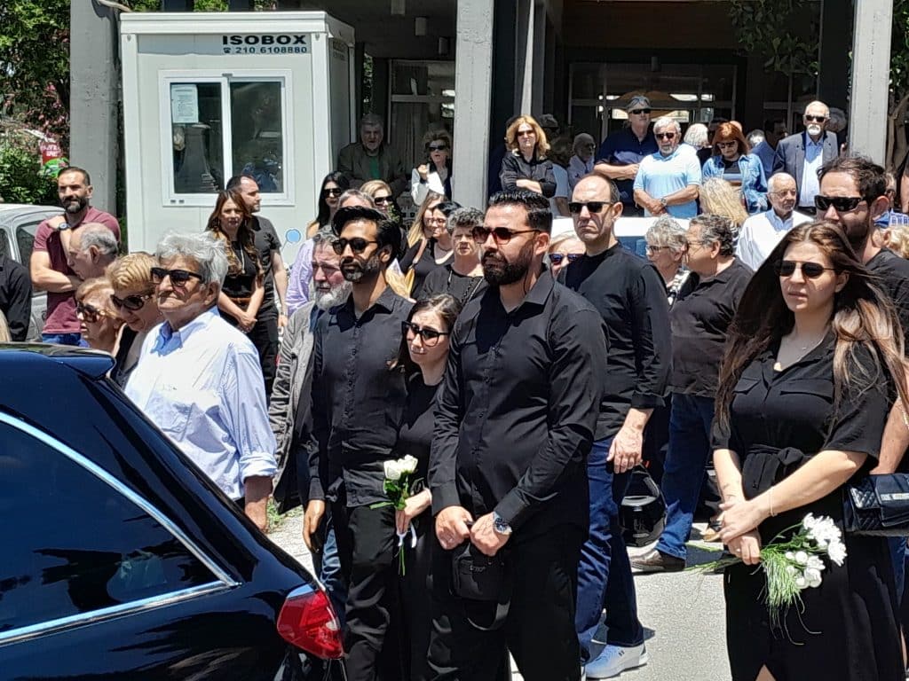 ΠΑΤΡΑ - ΦΩΤΟ: Ετσι αποχαιρέτησε η πόλη τον Ορέστη Σκαλτσά ΠΑΤΡΑ - ΦΩΤΟ: Ετσι αποχαιρέτησε η πόλη τον Ορέστη Σκαλτσά