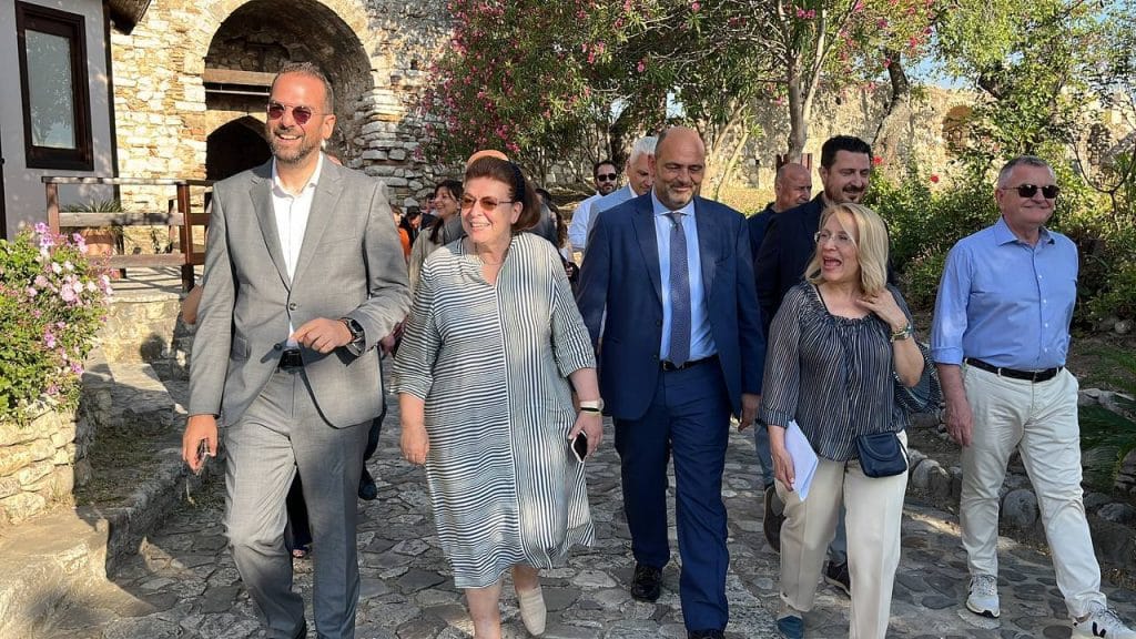 ΠΑΤΡΑ: Η Λίνα Μενδώνη στο Κάστρο! Αποκαταστάθηκαν δύο προμαχώνες - ΔΕΙΤΕ ΦΩΤΟ