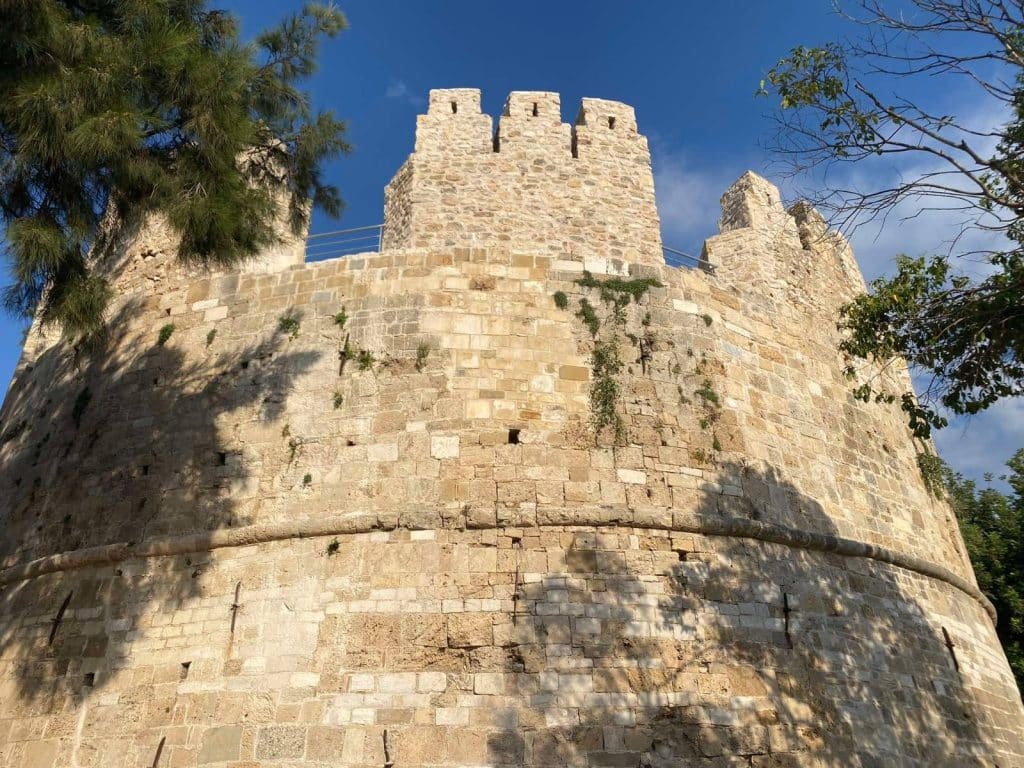 ΠΑΤΡΑ: Η Λίνα Μενδώνη στο Κάστρο! Αποκαταστάθηκαν δύο προμαχώνες - ΔΕΙΤΕ ΦΩΤΟ