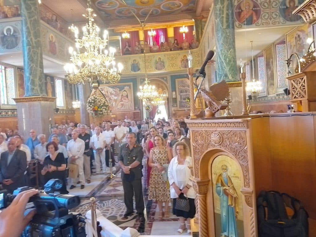 ΠΑΤΡΑ: Η γιορτή του Ι.Ν. Αγίας Τριάδος - ΦΩΤΟ ΠΑΤΡΑ: Η γιορτή του Ι.Ν. Αγίας Τριάδος - ΦΩΤΟ