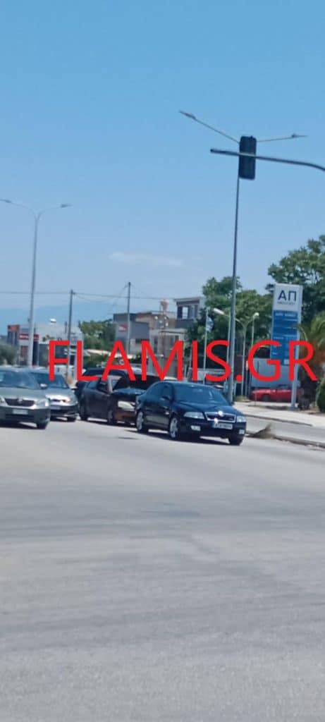 ΠΑΤΡΑ - ΔΕΙΤΕ ΦΩΤΟ: Καραμπόλα με 3 οχήματα στην Κανελλοπούλου