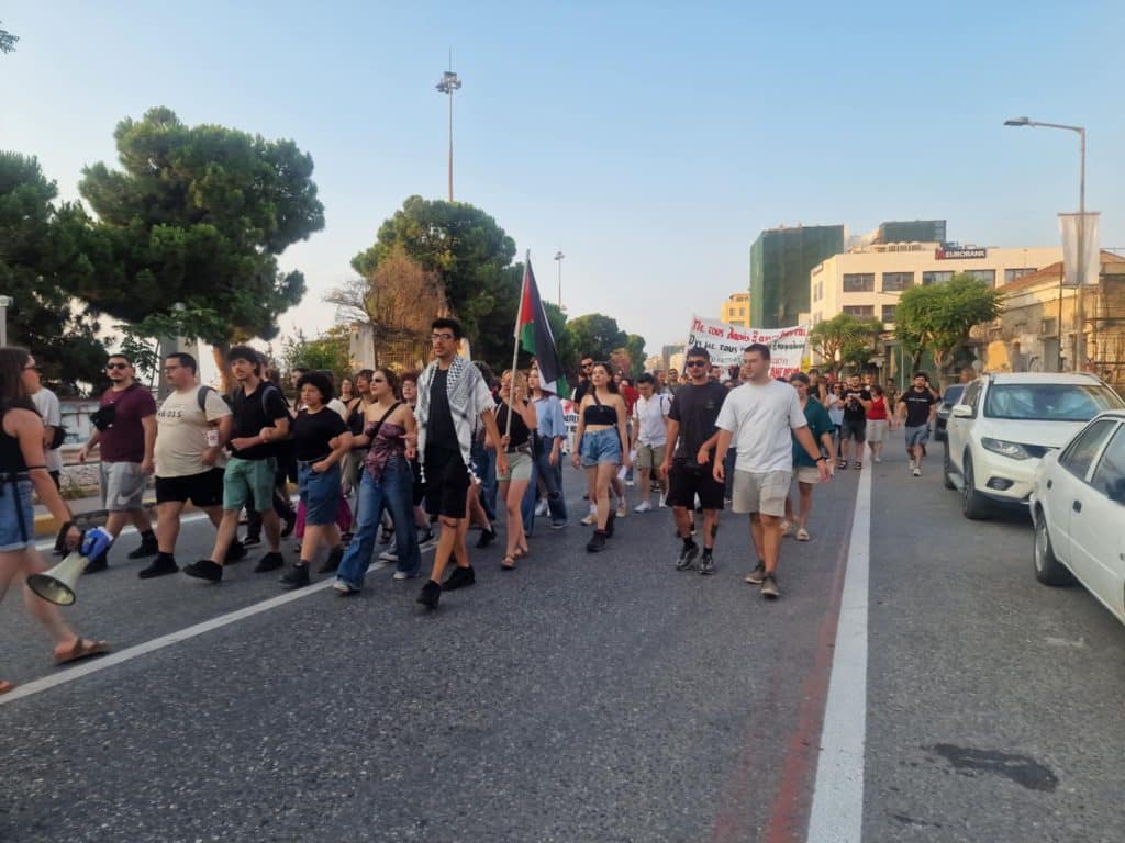 ΠΑΤΡΑ: Μεγάλη πορεία υπέρ της Παλαιστίνης - Δείτε Φωτό και Βίντεο