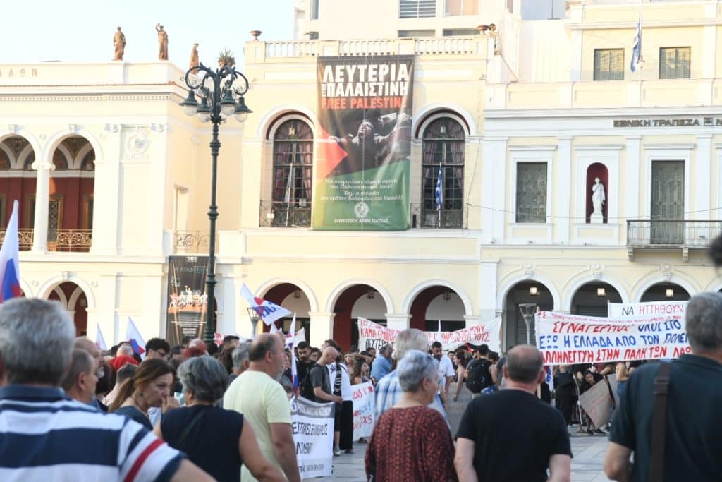 Μεγάλη αντιπολεμική συγκέντρωση και πορεία έγινε στο κέντρο της Πάτρας - ΔΕΙΤΕ ΠΟΛΛΕΣ ΦΩΤΟ! Εφθασαν μέχρι το λιμάνι