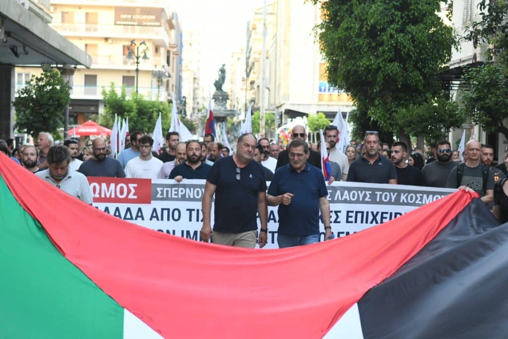 Μεγάλη αντιπολεμική συγκέντρωση και πορεία έγινε στο κέντρο της Πάτρας - ΔΕΙΤΕ ΠΟΛΛΕΣ ΦΩΤΟ! Εφθασαν μέχρι το λιμάνι