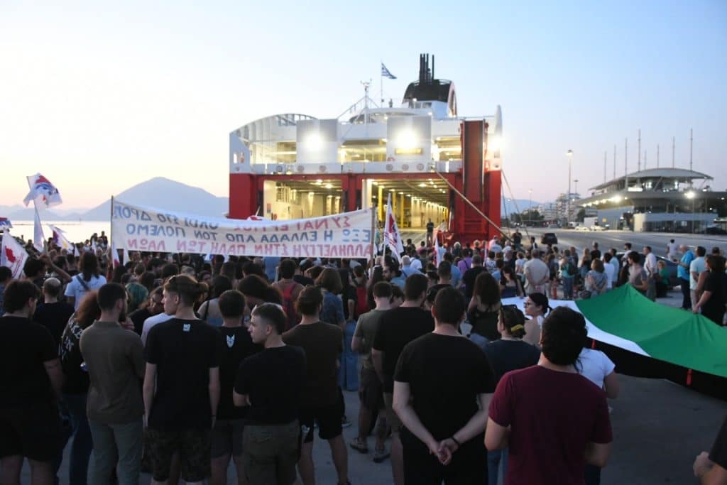Μεγάλη αντιπολεμική συγκέντρωση και πορεία έγινε στο κέντρο της Πάτρας - ΔΕΙΤΕ ΠΟΛΛΕΣ ΦΩΤΟ! Εφθασαν μέχρι το λιμάνι