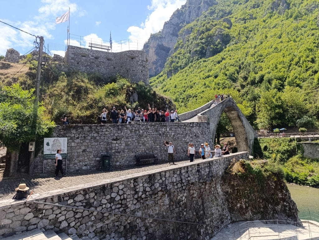 Η Στέγη Καλαβρυτινών και φίλων Πάτρας ΑΓΙΑ ΛΑΥΡΑ στην Κόνιτσα - ΦΩΤΟ