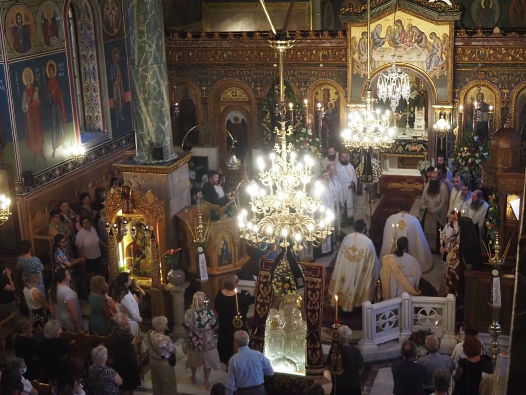 Με λαμπρότητα η γιορτή στην Αγία Τριάδα Πατρών - ΦΩΤΟ