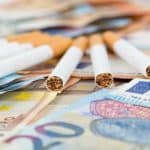Φωτιά στις τσέπες των καπνιστών βάζουν οι Βρυξέλλες (πίνακες)