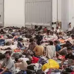 Από τη Μελόνι στη Φρεντέρικσεν: Πώς δεξιοί και αριστεροί «κλείνουν την πόρτα» στους μετανάστες, πού οφείλεται η στροφή της Ευρώπης