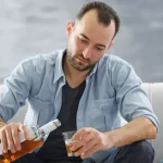 Πόσα αλκοολούχα ποτά την εβδομάδα αυξάνουν τον κίνδυνο εγκεφαλικών βλαβών