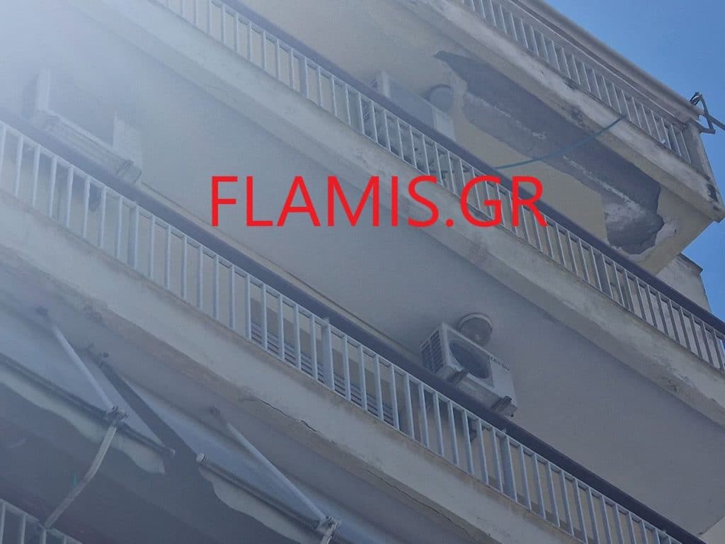 ΠΑΤΡΑ - ΠΑΡΑΛΙΓΟ ΤΡΑΓΩΔΙΑ Νο 2: Επεφταν κοτρώνες από πολυκατοικία στη Ρήγα Φεραίου! Εκλεισε ο πεζόδρομος! ΔΕΙΤΕ ΦΩΤΟ