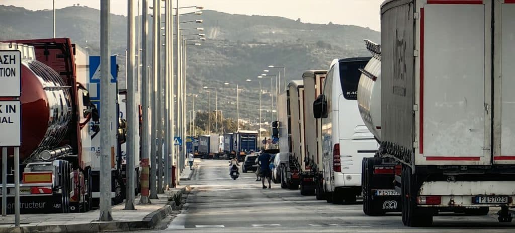 ΠΑΤΡΑ: Γέμισε νταλίκες το λιμάνι - Τρίτη μέρα απεργίας - ΦΩΤΟ ΚΑΙ ΒΙΝΤΕΟ