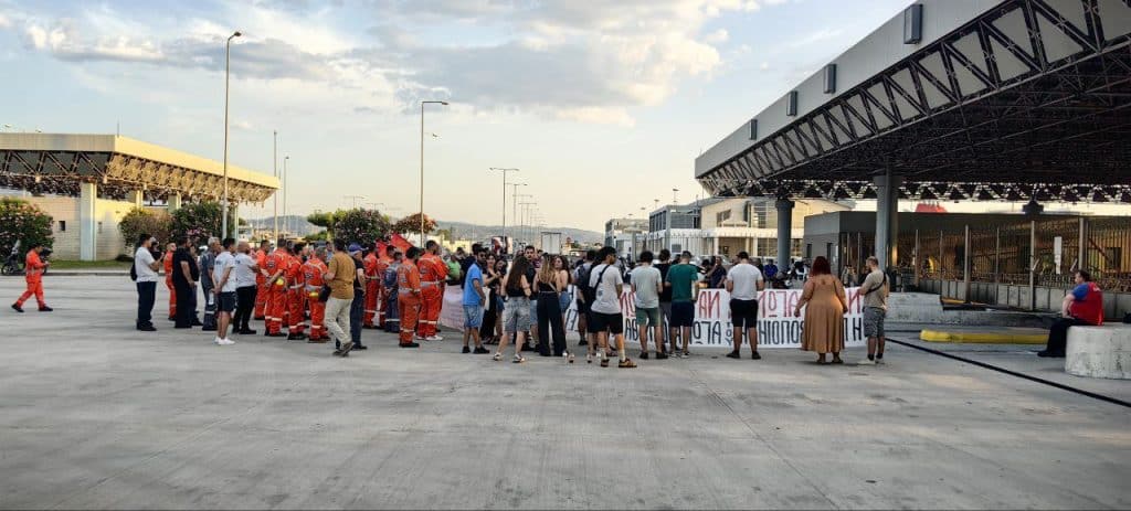 ΠΑΤΡΑ: Γέμισε νταλίκες το λιμάνι - Τρίτη μέρα απεργίας - ΦΩΤΟ ΚΑΙ ΒΙΝΤΕΟ