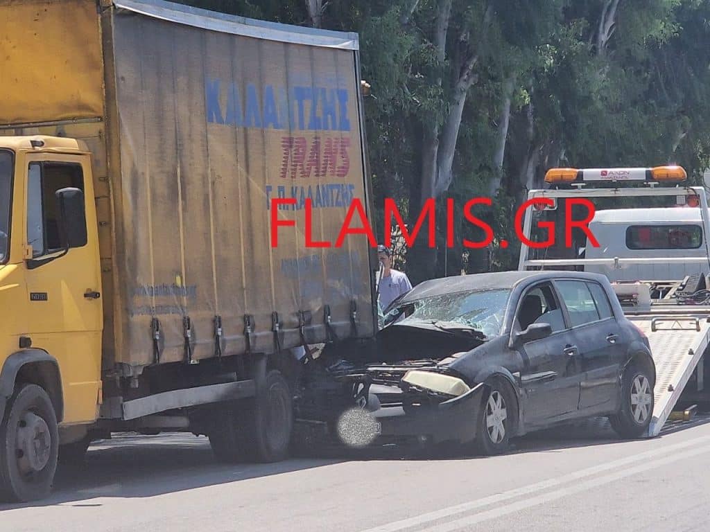 ΠΑΤΡΑ: ΠΑΝΙΚΟΣ ΣΤΗΝ ΠΑΝΕΠΙΣΤΗΜΙΟΥ: ΙΧ "καρφώθηκε" σε φορτηγό - ΦΩΤΟ