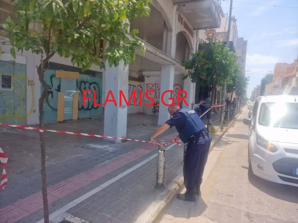 ΠΑΤΡΑ: Το 16ο περιστατικό! Επεσαν σοβάδες από κτίριο στην Αγίου Ανδρέου - ΦΩΤΟ ΠΑΤΡΑ: Το 16ο περιστατικό! Επεσαν σοβάδες από κτίριο στην Αγίου Ανδρέου - ΦΩΤΟ