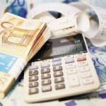 Προϋπολογισμός: Εισπράξεις φόρων και αύξηση της κατανάλωσης «φουσκώνουν» τα έσοδα