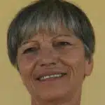 Η γνωστή συγγραφέας και ιστορικός Γιώτα Καΐκα - Μαντανίκα... για την πόρτα του νεκροταφείου της Πάτρας