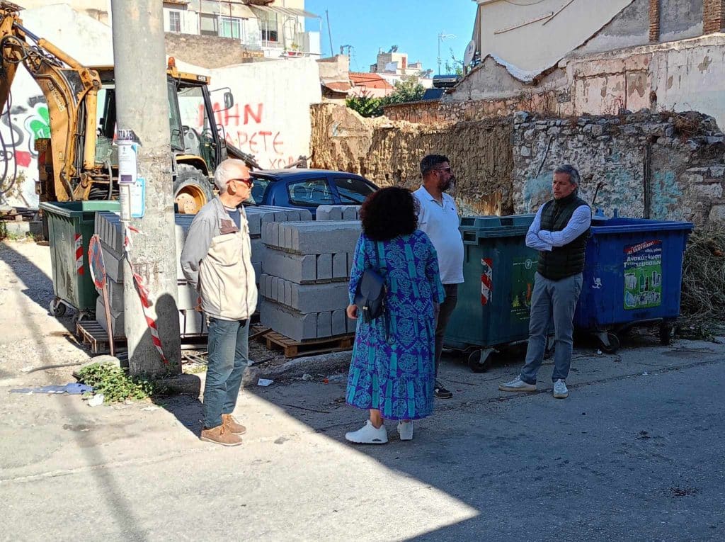Στην οδό Ιωνίας βρέθηκαν Πέτρος Ψωμάς και Θάνος Δούρος - Συναντήθηκαν με κατοίκους που διαμαρτύρονται για τις επιπτώσεις των έργων ανάπλασης