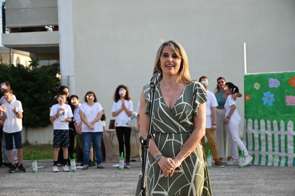 Η ΚΑΛΟΚΑΙΡΙΝΗ ΓΙΟΡΤΗ ΤΟΥ ΚΔΑΠΑμεΑ «ΚΟΜΑΙΘΩ» ΜΕ ΤΗ ΣΥΜΜΕΤΟΧΗ ΔΕΚΑΔΩΝ ΠΑΙΔΙΩΝ ΚΑΙ ΜΑΘΗΤΩΝ ΤΟΥ 62ου ΔΗΜΟΤΙΚΟΥ ΣΧΟΛΕΙΟΥ