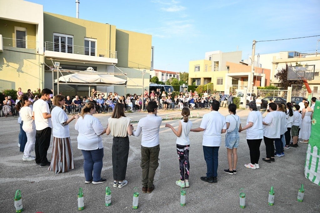 Η ΚΑΛΟΚΑΙΡΙΝΗ ΓΙΟΡΤΗ ΤΟΥ ΚΔΑΠΑμεΑ «ΚΟΜΑΙΘΩ» ΜΕ ΤΗ ΣΥΜΜΕΤΟΧΗ ΔΕΚΑΔΩΝ ΠΑΙΔΙΩΝ ΚΑΙ ΜΑΘΗΤΩΝ ΤΟΥ 62ου ΔΗΜΟΤΙΚΟΥ ΣΧΟΛΕΙΟΥ
