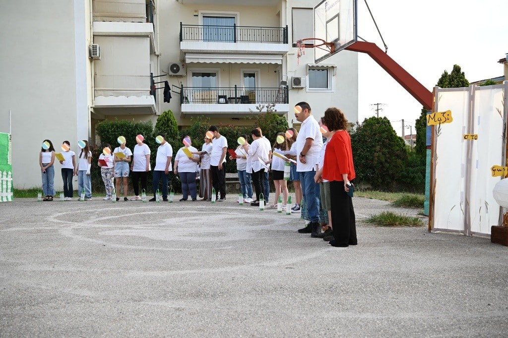 Η ΚΑΛΟΚΑΙΡΙΝΗ ΓΙΟΡΤΗ ΤΟΥ ΚΔΑΠΑμεΑ «ΚΟΜΑΙΘΩ» ΜΕ ΤΗ ΣΥΜΜΕΤΟΧΗ ΔΕΚΑΔΩΝ ΠΑΙΔΙΩΝ ΚΑΙ ΜΑΘΗΤΩΝ ΤΟΥ 62ου ΔΗΜΟΤΙΚΟΥ ΣΧΟΛΕΙΟΥ