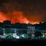Εφιαλτικό βράδυ στη Χίο: Νέο 112 για εκκένωση περιοχών - Μάχη σε πέντε πύρινα μέτωπα, εξετάζεται ο εμπρησμός