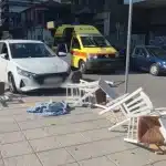 ΔΥΤΙΚΗ ΕΛΛΑΔΑ: Αυτοκίνητο ανέβηκε σε πεζοδρόμιο και «σάρωσε» τραπεζοκαθίσματα