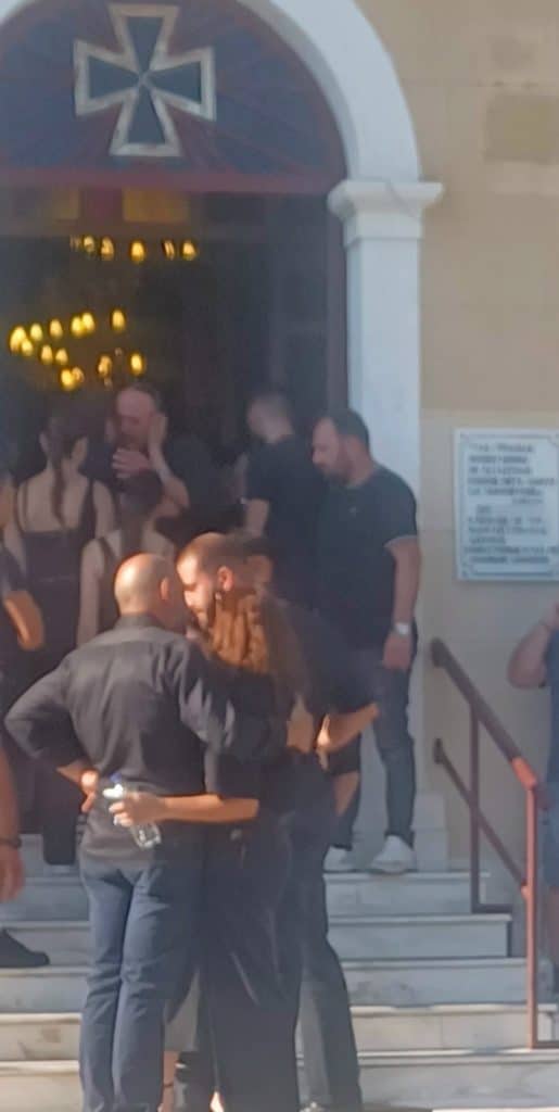 Η μεγάλη παρέα δεν θα έχει απόντες! ΝΙΚΟΣ και ΔΗΜΗΤΡΗΣ... ΠΑΡΟΝΤΕΣ! Στα μαύρα η Πάτρα για τα δύο παλικάρια - ΦΩΤΟ