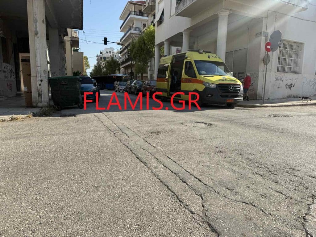 ΠΑΤΡΑ - ΤΩΡΑ: Εκτινάχτηκε ο οδηγός δικύκλου μετά από σύγκρουση με ΙΧ στην Ιεροθέου - ΦΩΤΟ