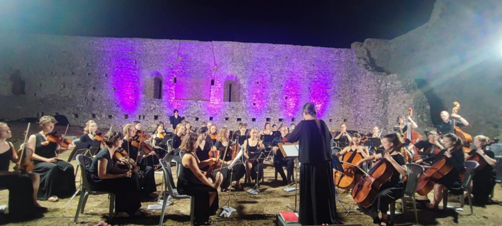 Διεθνές Φεστιβάλ Ανδραβίδας-Κυλλήνης: Μάγεψε η Συμφωνική Ορχήστρα Νέων Ζυρίχης στο Κάστρο Χλεμούτσι