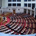 Βουλή: Εγκρίθηκε το ενεργειακό νομοσχέδιο - Στο επίκεντρο η τροπολογία για οικισμούς και οι τιμές ενέργειας