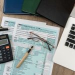 Μείωση φόρων κατά 1,2 δισ.: Πώς ευνοούνται μισθωτοί και συνταξιούχοι