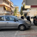 Βραχνάς για τους πεζούς: Δείτε που πάρκαρε στα Προσφυγικά Πάτρας