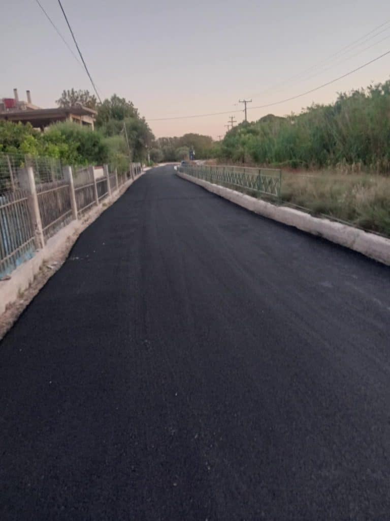 ΠΑΤΡΑ: Ασφαλτοστρώθηκε χωματόδρομος στα Μποζαϊτικα - ΦΩΤΟ