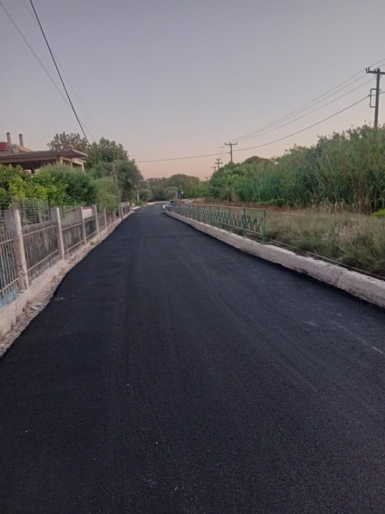 ΠΑΤΡΑ: Ασφαλτοστρώθηκε χωματόδρομος στα Μποζαϊτικα - ΦΩΤΟ