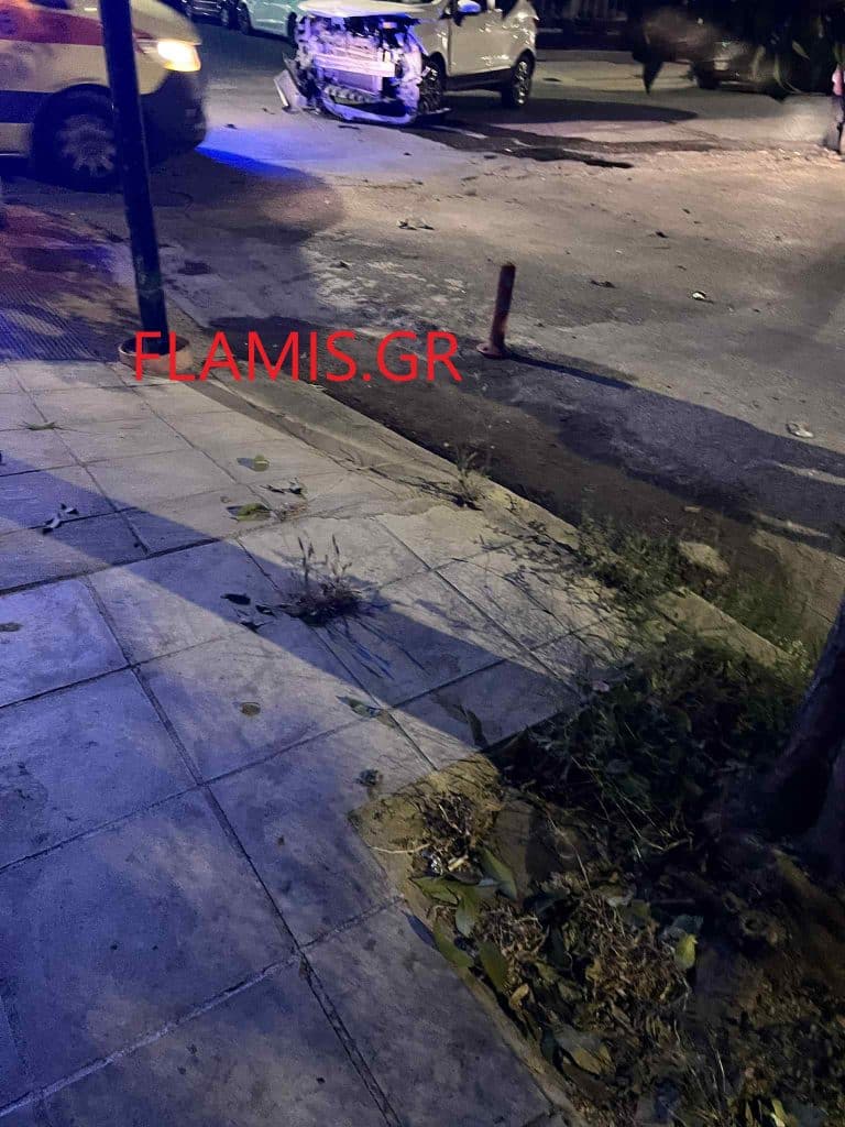 ΠΑΤΡΑ: Πέρασε με κόκκινο και "κάρφωσε" άλλο όχημα - ΦΩΤΟ ΠΑΤΡΑ: Πέρασε με κόκκινο και "κάρφωσε" άλλο όχημα - ΦΩΤΟ