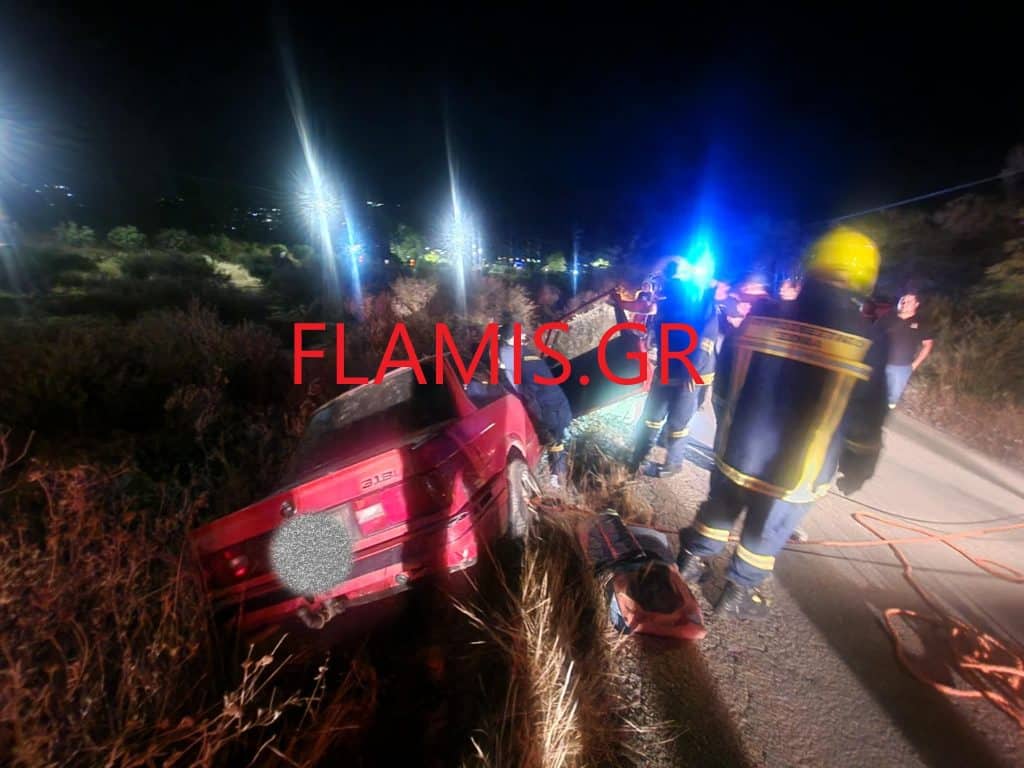 ΠΑΤΡΑ - ΤΩΡΑ: Συναγερμός στην Γλαύκου! ΙΧ βρέθηκε να "αιωρείται" σε πλάγια θέση εκτός δρόμου! Εγκλωβισμένη γυναίκα - ΦΩΤΟ