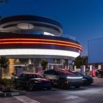 Tesla Diner: Ο Μασκ «μπαίνει» στην εστίαση με μια φουτουριστική εμπειρία γεύσης και τεχνολογίας