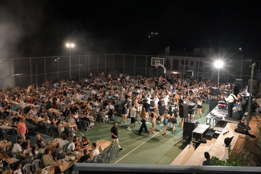ΑΝΩ ΣΥΧΑΙΝΑ: Δείτε τι έγινε στο πανηγύρι! Επικράτησε το αδιαχώρητο - ΦΩΤΟ
