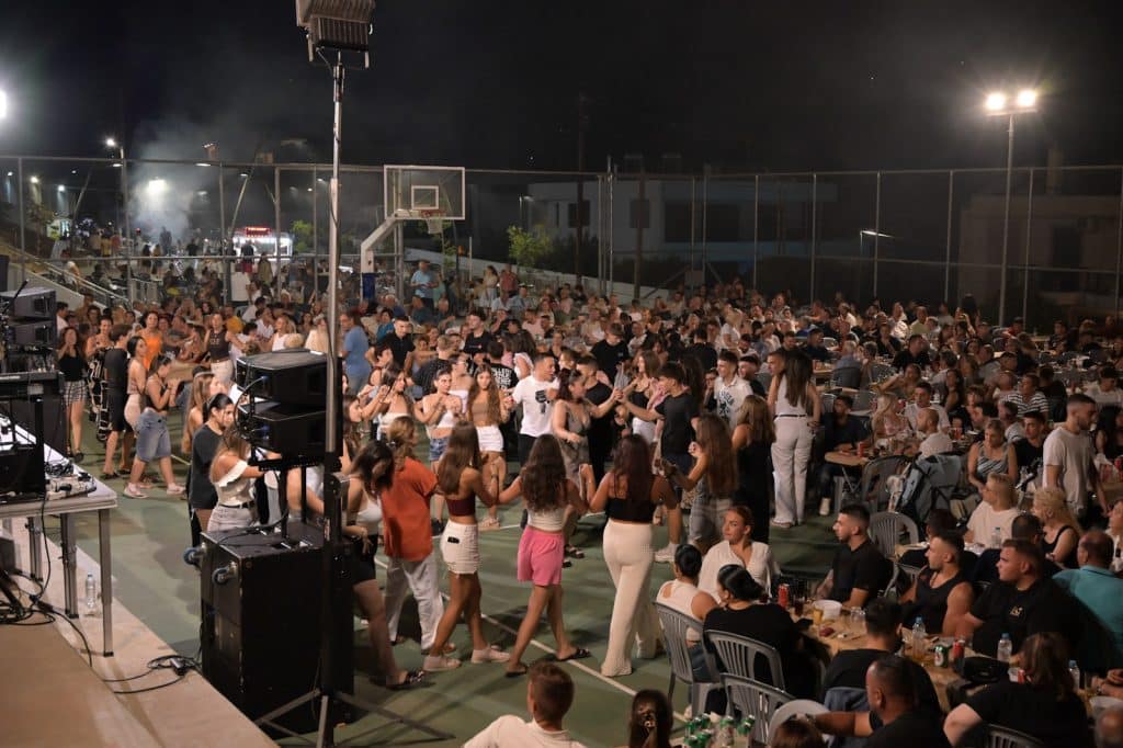 ΑΝΩ ΣΥΧΑΙΝΑ: Δείτε τι έγινε στο πανηγύρι! Επικράτησε το αδιαχώρητο - ΦΩΤΟ