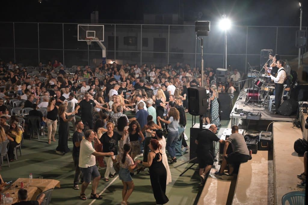 ΑΝΩ ΣΥΧΑΙΝΑ: Δείτε τι έγινε στο πανηγύρι! Επικράτησε το αδιαχώρητο - ΦΩΤΟ