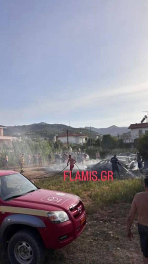 Αχαΐα: Στις φλόγες τέσσερα Ι.Χ. σε δημοτικό πάρκινγκ - ΔΕΙΤΕ ΦΩΤΟ