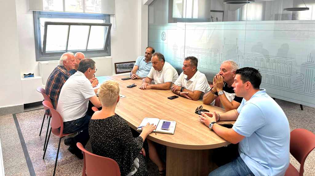 Συνάντηση του Νέου Προεδρείου του Εμπορικού και Εισαγωγικού Συλλόγου Πατρών με τον Δήμαρχο Πατρέων, Κώστα Πελετίδη