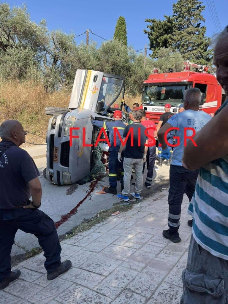 ΠΑΝΙΚΟΣ ΣΤΗΝ ΑΧΑΓΙΑ: Τούμπαρε αμάξι του Δήμου - Επέβαιναν 3 εργαζόμενοι - ΦΩΤΟ