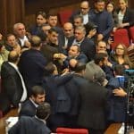 Αρμενία: Έκαναν το Κοινοβούλιο… «Αμέρικαν μπαρ» – ΒΙΝΤΕΟ