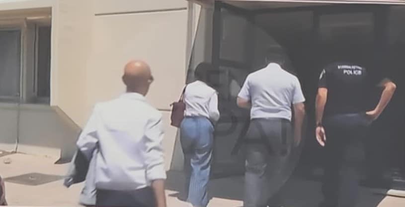 ΔΕΙΤΕ ΦΩΤΟ ΚΑΙ ΒΙΝΤΕΟ: Εφοδος στην Ιατροδικαστική Πατρών - "Σήκωσαν" φακέλους! Για τα μάτια του κόσμου η διαδικασία! "Φάουλ" Φλωρίδη στην Δυτική Ελλάδα