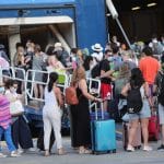 Το ακριβό εισιτήριο «κόβει» τις διακοπές: Μέχρι και 700 ευρώ για τετραμελή οικογένεια με αυτοκίνητο, μόνο για τη μετακίνηση