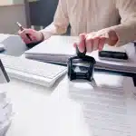Τι αλλάζει με την πειθαρχική δικαιοσύνη στο Δημόσιο: Ενιαίο πειθαρχικό συμβούλιο με 50 στελέχη του Νομικού Συμβουλίου του Κράτους