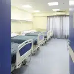 «Μου είπε να ζητήσω συγγνώμη και να δώσω το κατοστάρικο»: Τι λέει ο ασθενής που κατήγγειλε γιατρό στο Άργος για φακελάκι